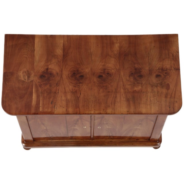 Antique Biedermeier Chest of Drawers in Cherrywood, 1830 For Sale - Image 4 of 18