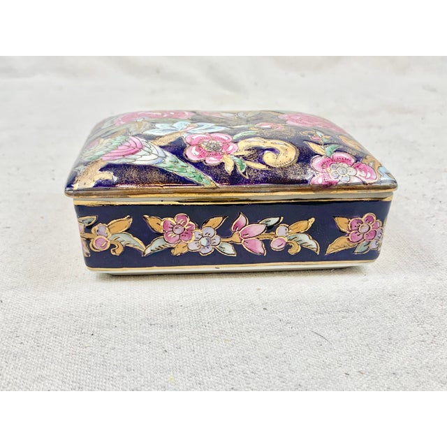 Vintage Floral Chinoiserie Ceramic Box For Sale - Image 4 of 11