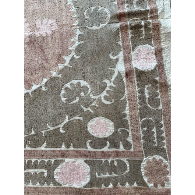 Suzani Tapestry - Vintage Hand-Embroidered Embroidery 4'7'' X 4'8'' For Sale In New York - Image 6 of 16