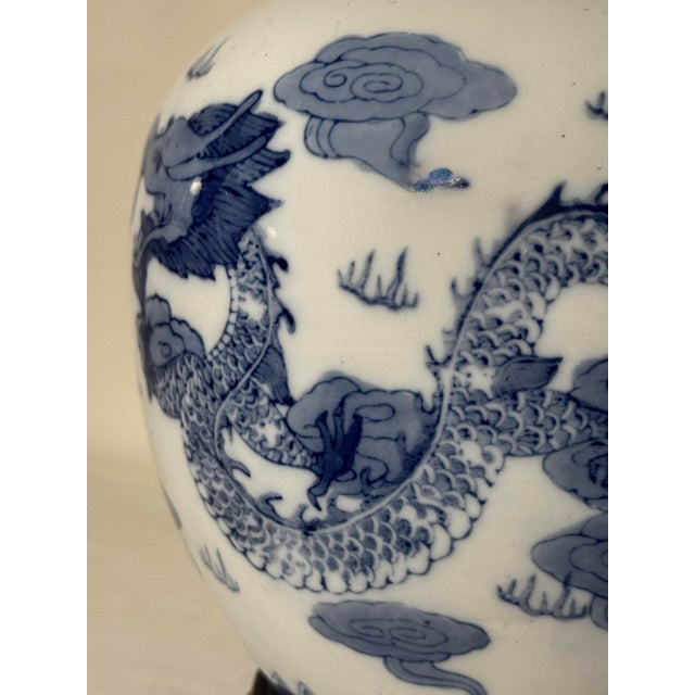 Vintage Chinoiserie Cobalt Blue and White Ceramic Porcelain Lidded Ginger With Wood Base For Sale - Image 10 of 12