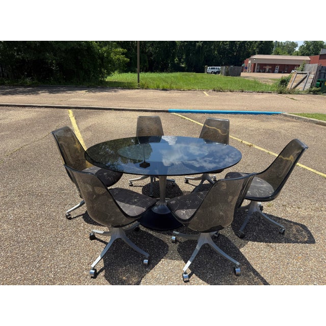 STRAIGHT OUTTA THE JETSONS! Feast your eyes on this 1970s Chromcraft dining set — a funky space-age dream that’s equal...