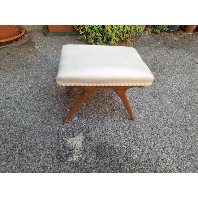 Mid-Century Modern Ottoman in Light Wood with Eco-Leather Upholstery, 1950s For Sale - Image 3 of 9