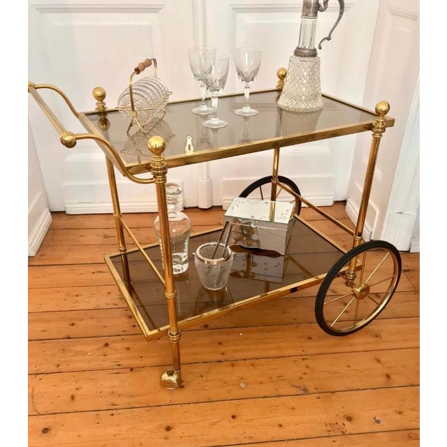 Hollywood Regency Bar Trolley in Brass and Crystal Glass in the style of Dolce Vita by Cesare Lacca, 1970s For Sale - Image 3 of 10