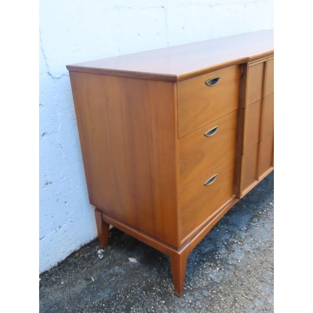 Brown Kent Coffey Parkway Mid Century Modern Low Long Dresser Bathroom Vanity 6385 For Sale - Image 8 of 16