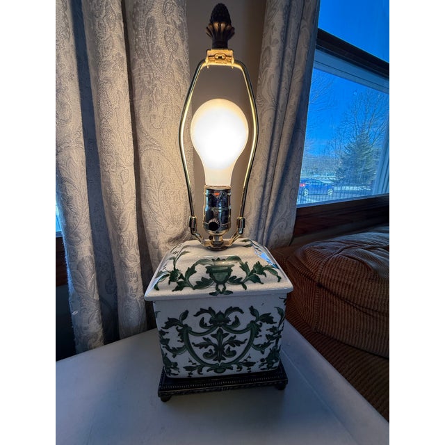Italian 1940s Ceramic Lamp Base With a Green Motif • Square Ginger-Jar-Style Base For Sale - Image 3 of 6