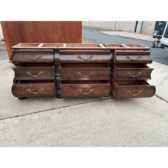 1980s Henredon Four Centuries Louis XV Breakfront China Cabinet Hutch Burlwood Bombe For Sale - Image 11 of 14