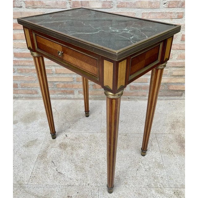 Neoclassical Mahogany Side Table with Fluted Legs and Green Marble, 1920s For Sale - Image 4 of 12