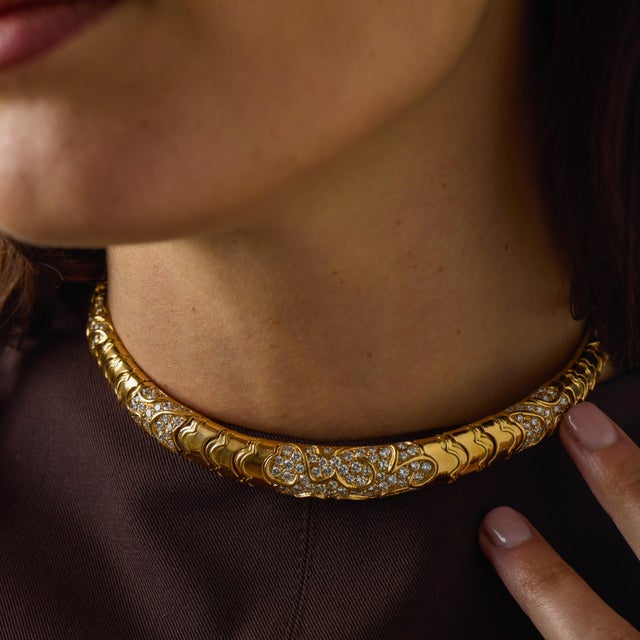 1980s Vintage 5.00 Carat Diamond 18k Yellow Gold Flexible Chocker Necklace For Sale - Image 5 of 6