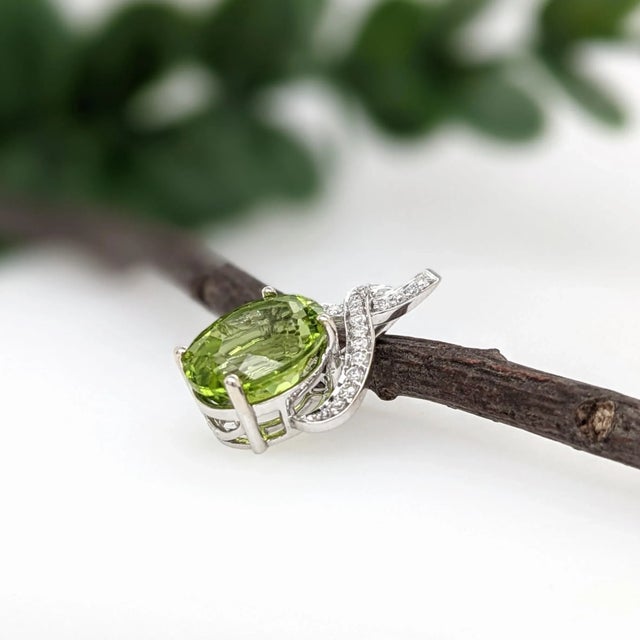 4.4ct Peridot Pendant with Earth Mined Diamonds in Solid 14K Gold Oval 11x9mm For Sale - Image 4 of 10