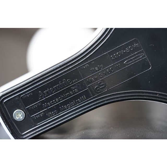 White Model Mezzachimera Table Lamp by Vico Magistretti for Artemide, 1960s For Sale - Image 8 of 10