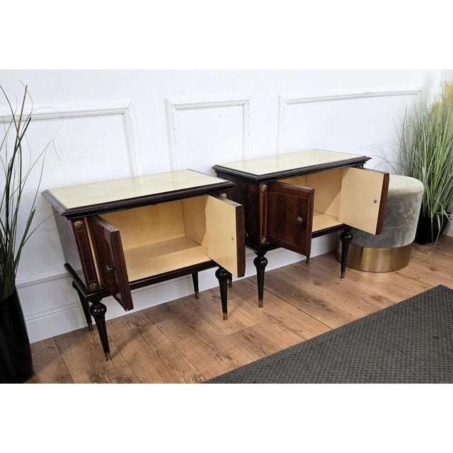 Mid-Century Art Deco Italian Walnut Nightstands with Glass Top, 1950s, Set of 2 For Sale - Image 6 of 9