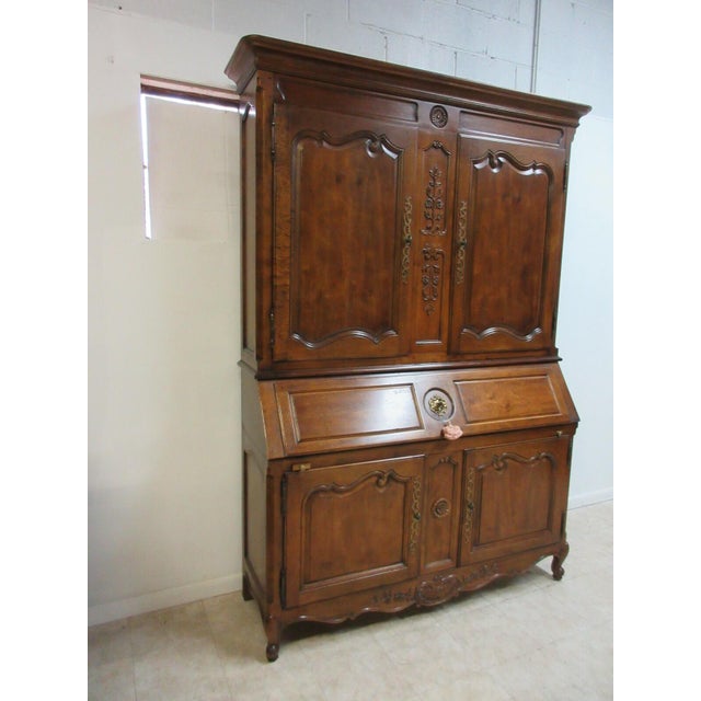 Great shape tight and sturdy. minor wear. Please see photos as they are considered part of the description.. See more...