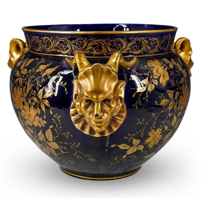 Early 20th Century Antique Paris Porcelain Devil Horn Handled Jardiniere Vase For Sale - Image 5 of 8