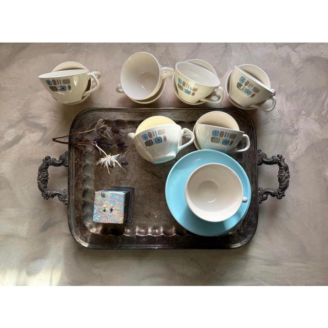 1960s Vintage Mid-Century Modern Teacups and Saucers – “Temporama” Pattern (Unmarked) – Blue & Brown Atomic Design - 26pcs For Sale - Image 5 of 12