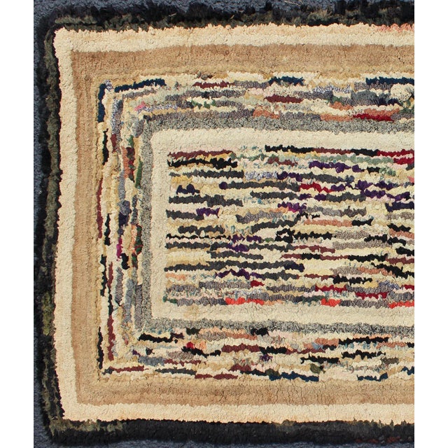 American American Hooked Rug With Variegated Design in Black, Brown and Taupe 2'4"x5'2" For Sale - Image 3 of 7