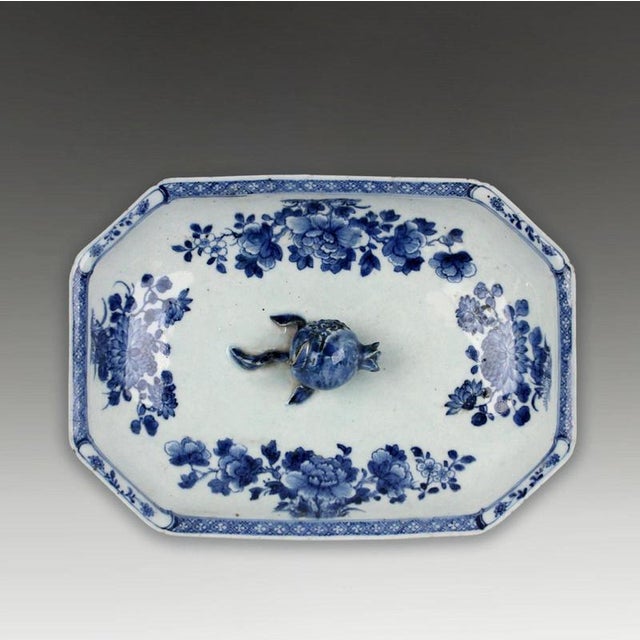 Antique 18th Century Chinese Qianlong Export Porcelain Tureen For Sale - Image 4 of 10