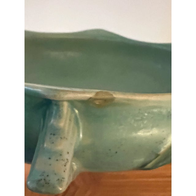 Vintage Roseville Bleeding Heart Handled Bowl Signed 379–6 Estate Find For Sale - Image 9 of 14