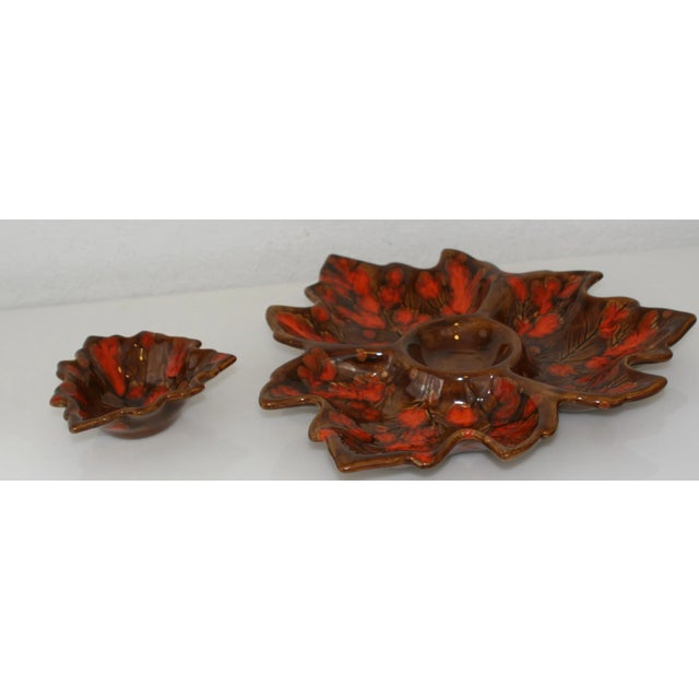 Traditional Vintage 60s Orange & Brown Holland Mold Hand-Crafted Leaf Shaped Divided Serving Set - 2 Pieces For Sale - Image 3 of 10