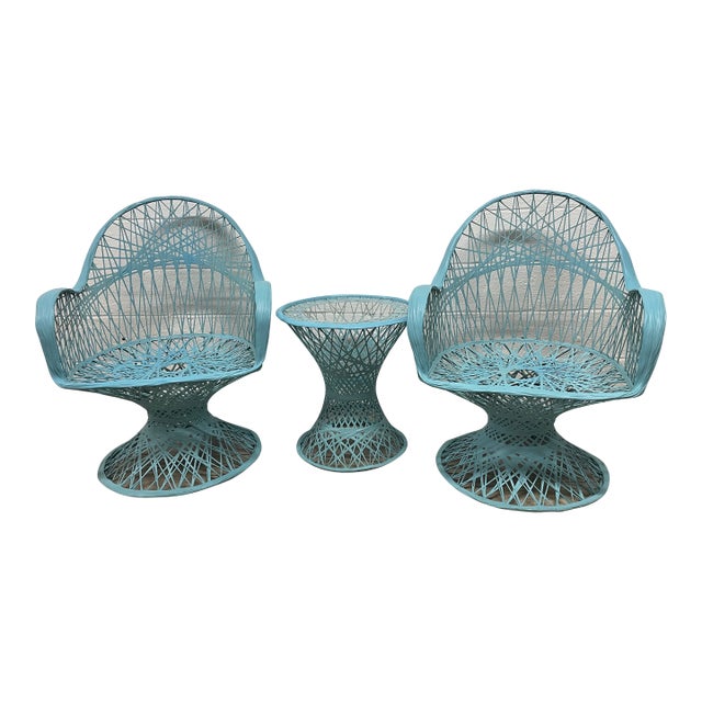 Mid 20th Century Russell Woodard Web Spun Fiberglass Chairs and Round Table, Attributed, 3 Pieces For Sale