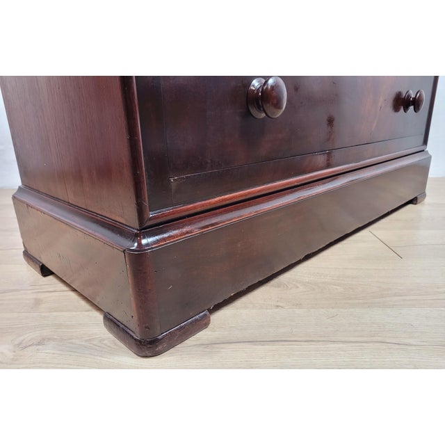 Victorian English Chest of Drawers in Mahogany, 1890 For Sale - Image 9 of 18