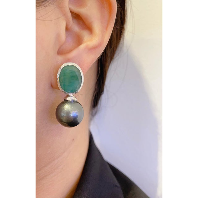 Bochic "Capri" Vintage Tahiti South Sea Pearl & Emerald Earrings 18K Gold & Silver For Sale - Image 4 of 18