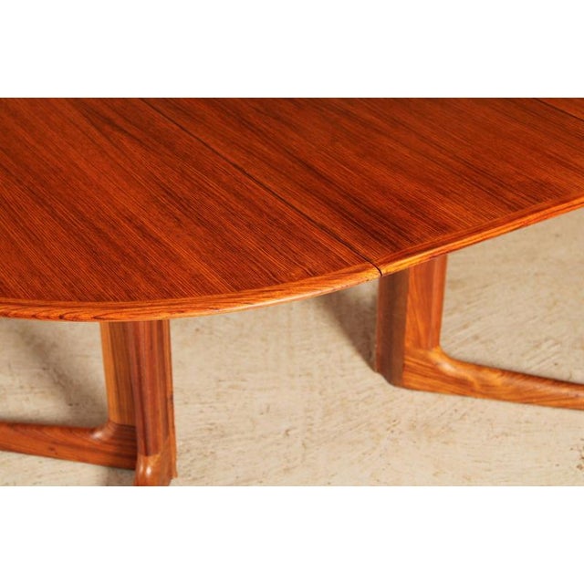 1970s Mid-Century Danish Extendable Rosewood Dining Table from Dyrlund, 1970s For Sale - Image 5 of 13