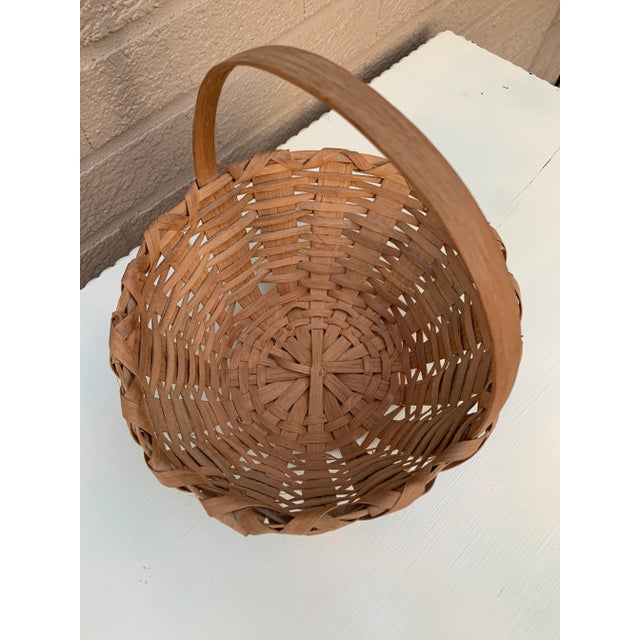 Early 20th Century American Splint Oak Gathering Basket For Sale In South Bend - Image 6 of 10