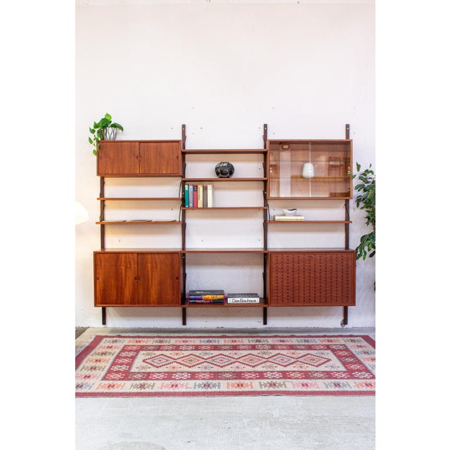 Mid-Century Royal Wall Shelving System in Teak by Poul Cadovius for Cado, 1960s For Sale - Image 6 of 18