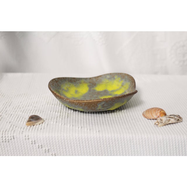 Scarce Haeger bowl or ashtray in hard to find "Lemon Peel" earthwrap shape manufactured from 1976-1977. Glaze and shape...