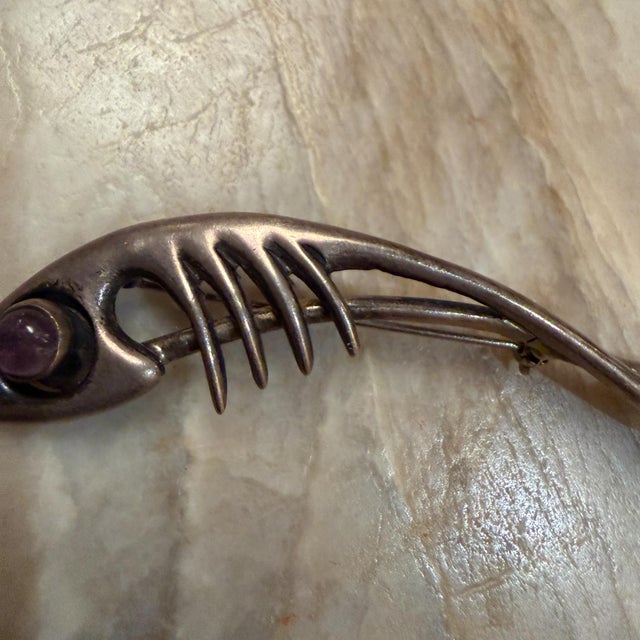 Sigi Pineda Taxco Sterling Silver Abstract Fish Pin Amethyst Stone Eye Sigi Pineda For Sale - Image 4 of 17