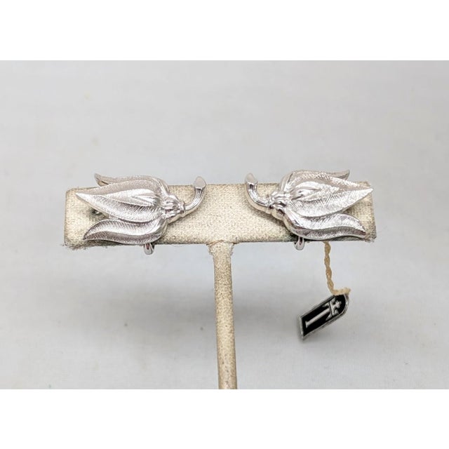 Mid-Century Modern Vintage 1960s Signed Crown Trifari Rhodium Plated Textured Tulip Clip Earrings-2 Pieces For Sale - Image 3 of 7