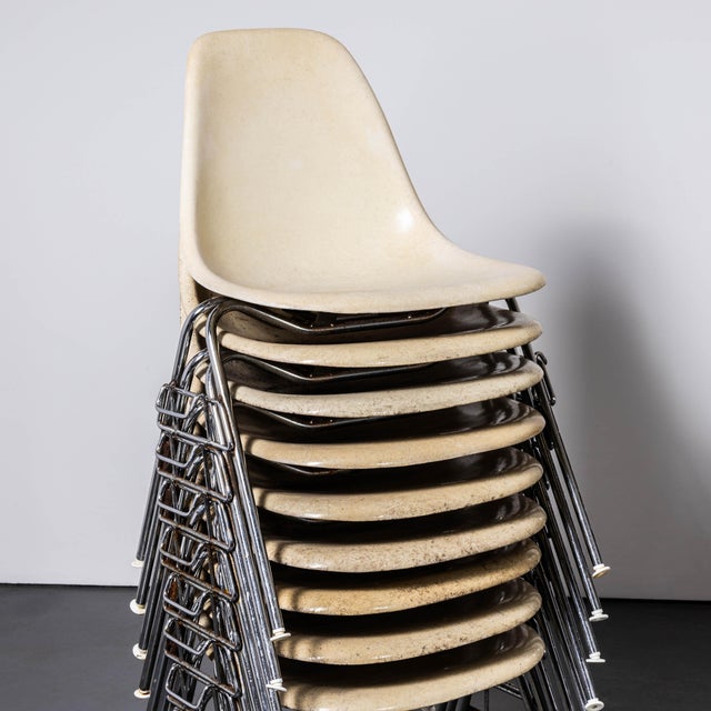 1960s Stacking Off White Fibreglass DSS Dining Chairs from Eames, 1960s, Set of 4 For Sale - Image 5 of 8