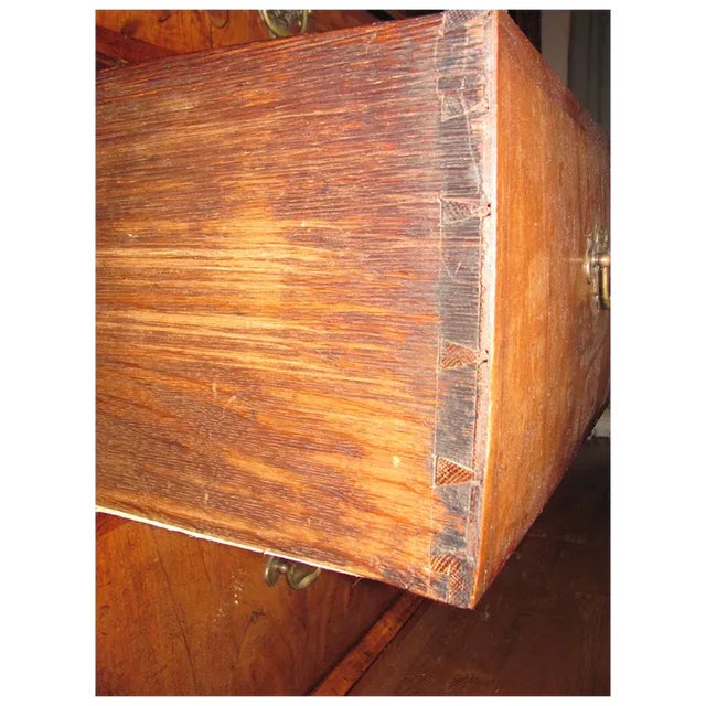 Antique English Elm and Walnut George II Chest of Drawers 18th Century Circa 1730 For Sale - Image 10 of 12