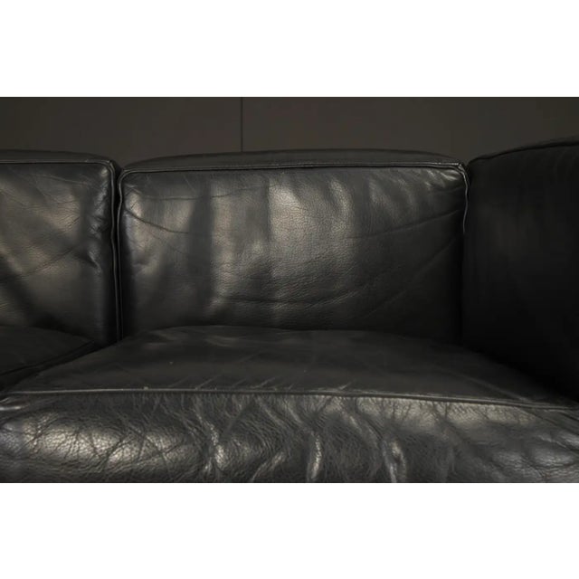 'Lc2' Black Leather Settee Sofa Loveseat by Le Corbusier for Cassina, Signed For Sale - Image 16 of 18