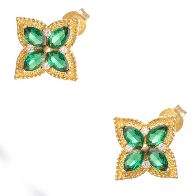 Early 21st Century Emerald Clover Bloom Gold Stud Earrings, A Pair For Sale - Image 5 of 7