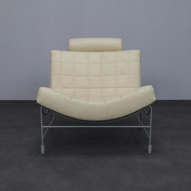 A comfortable and distinctive lounge chair designed by jan armgardt for leolux during the 1990s. The “volare” model...