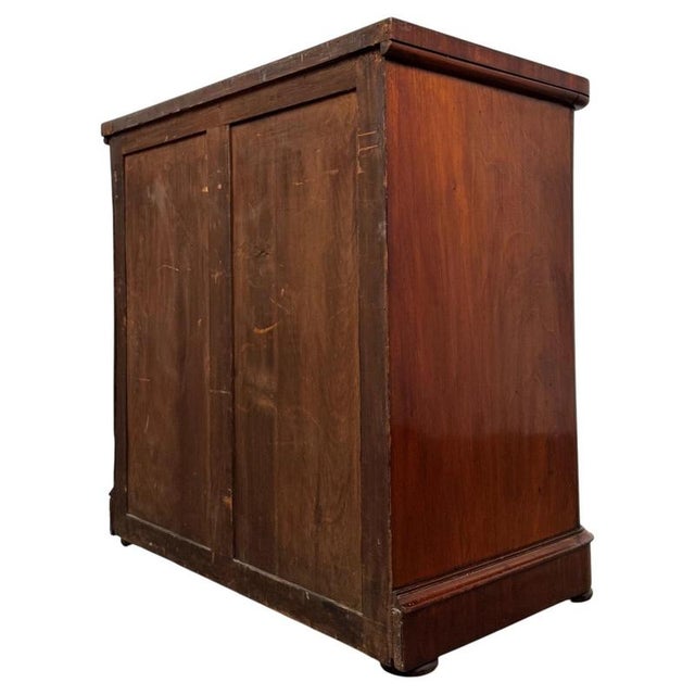 Gold 19th Century Victorian English Drawer Chest in Mahogany For Sale - Image 8 of 12