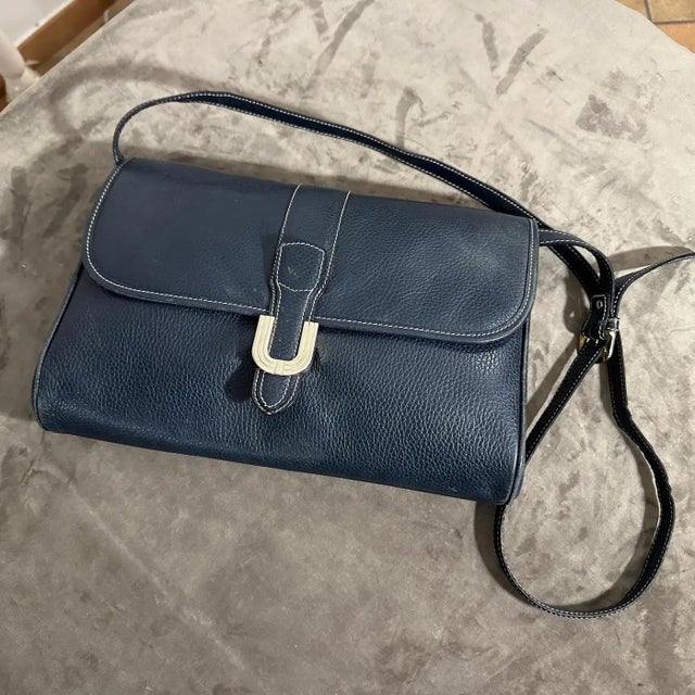 1980s Vintage Blue Leather French Shoulder Bag by Emanuel Ungaro For Sale - Image 9 of 17