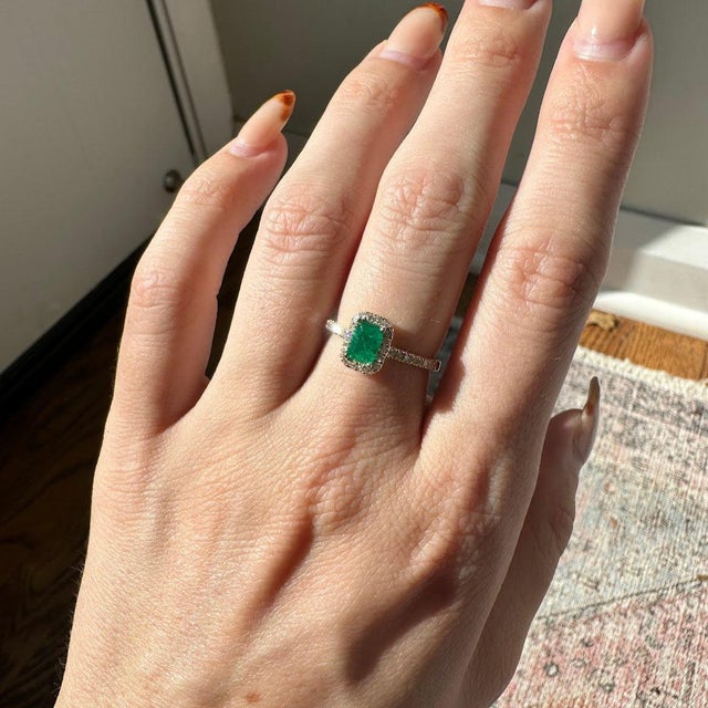Timeless elegance meets natural beauty in the Naksha Colombian Emerald Ring, a luxurious piece designed to captivate. This...