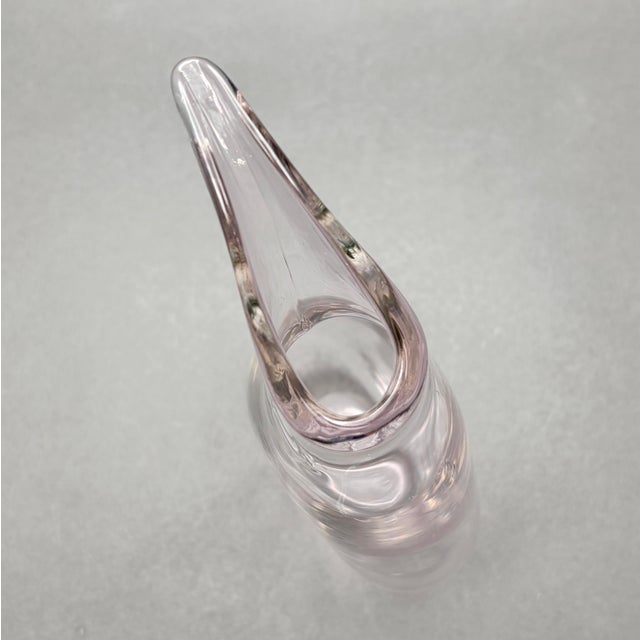 Vintage Mid Century Modern Pale Amethyst Hand Blown Art Glass Vase With Sculptural Curved Neck For Sale In New York - Image 6 of 8