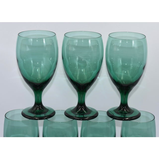 Libbey Glass Co. Vintage Libbey Juniper Green Wine/Water Glasses - Set of 7 Teardrop Goblets For Sale - Image 4 of 9