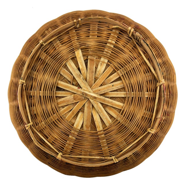 A beautifully crafted antique American lidded splint basket, featuring exceptional handwoven construction and original...