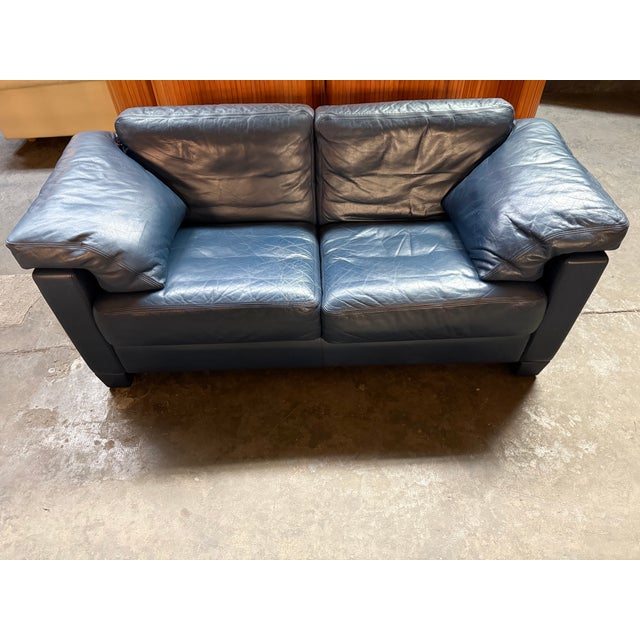 This model DS71 sofa was made by De Sede in Switzerland. The sofa is upholstered in high-quality blue leather and comes...