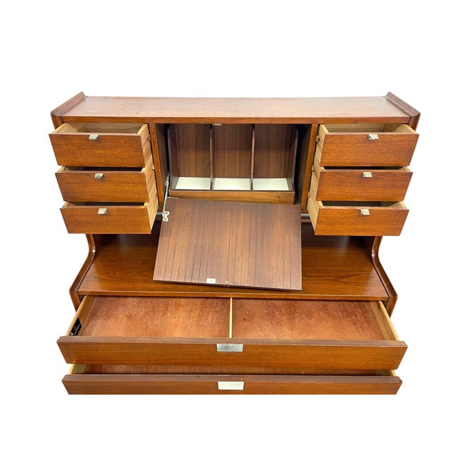 Vintage Cavalier Mid Century Modern Highboy Dresser Cabinet. For Sale In Seattle - Image 6 of 9