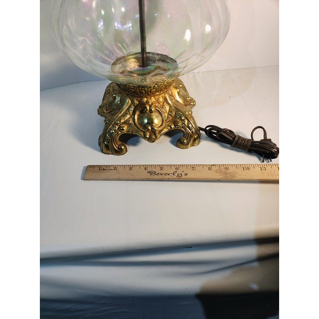 1950s Vintage Hollywood Regency Glass and Brass Lamp Crystal Table Lighting For Sale - Image 5 of 10