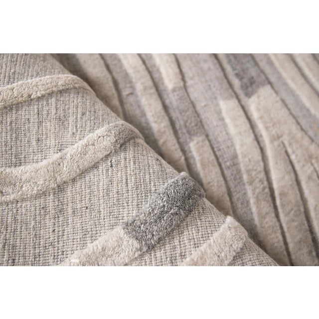 Exquisite Rugs Exquisite Rugs Overture Handmade New Zealand Wool & Bamboo Silk Gray Rug-8'X10' For Sale - Image 4 of 7