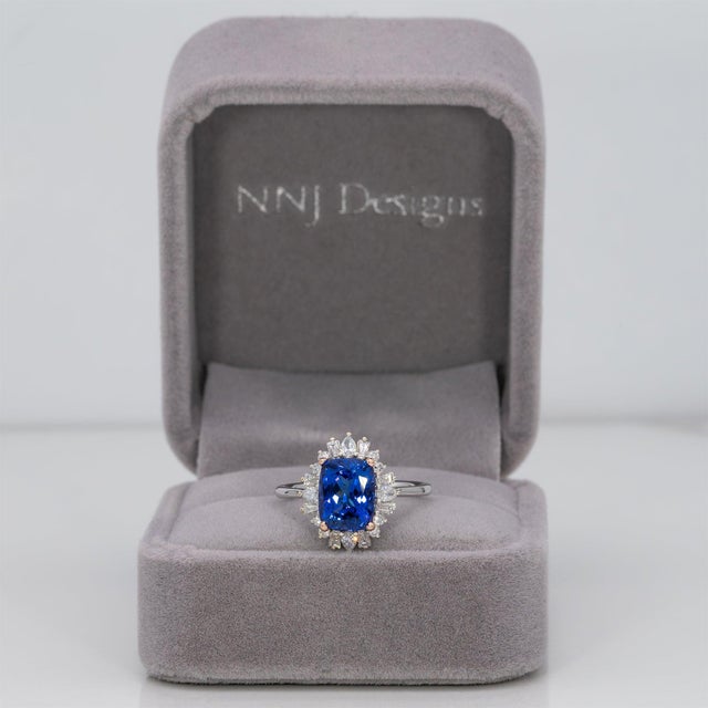 Modern 2.4Ct Tanzanite Ring With Lab Grown Diamond Halo: Solid 14k Gold, Size 6.75 For Sale - Image 3 of 9
