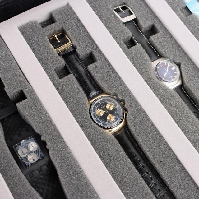 007 James Bond Case with 20 Watches from Swatch, Set of 21 For Sale - Image 6 of 13