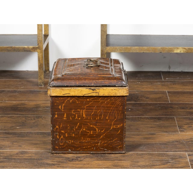 French 1890s Rustic Painted Tôle Box with Wood Grain Finish and Goldenrod Accent For Sale - Image 10 of 11