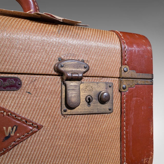 Vintage Jet Age Vanity Case, American Personal Luxury Case, Revival, Mid Century For Sale - Image 11 of 12